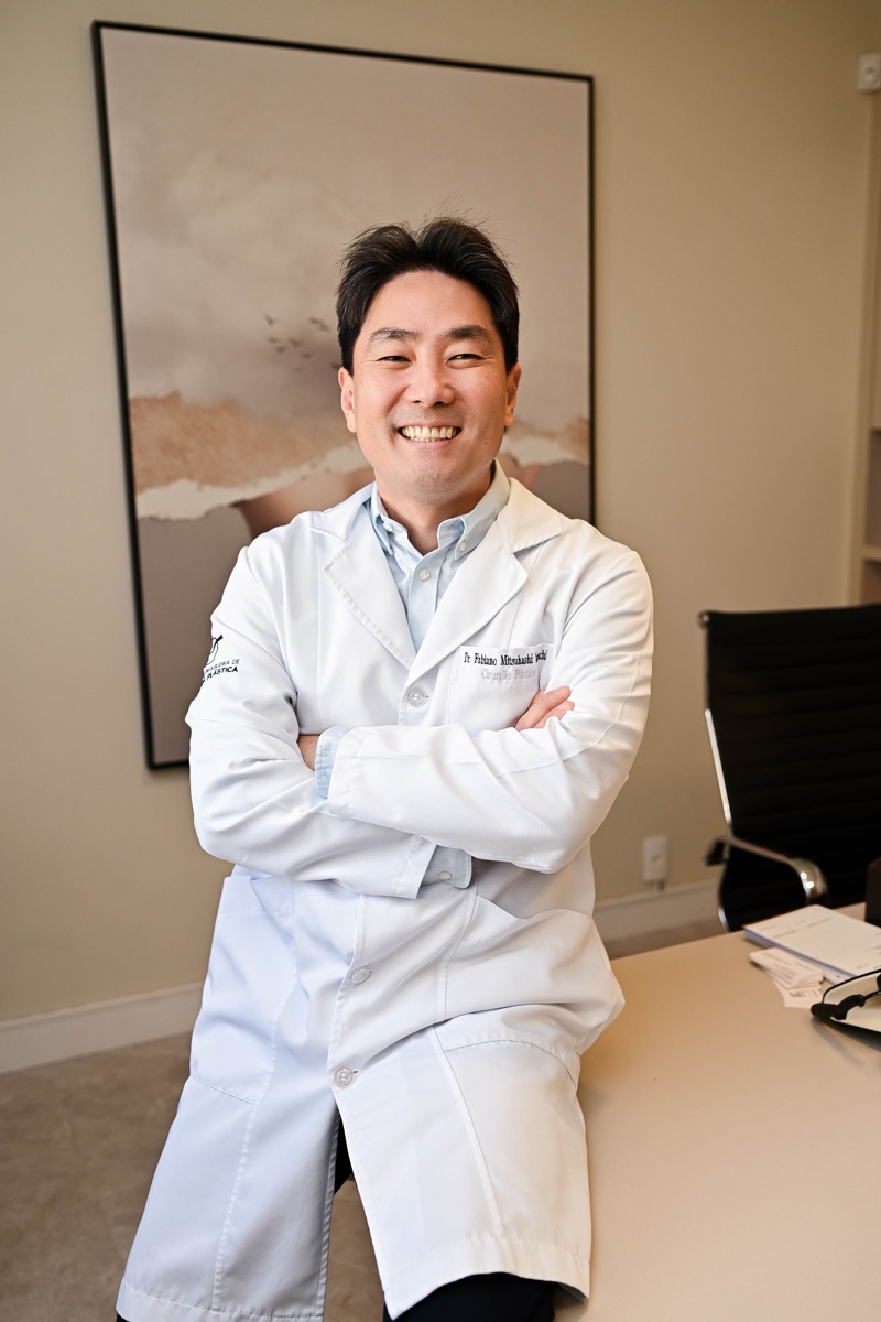 Dr. Fabiano Yaguchi — Cirurgião Plástico em Joinville