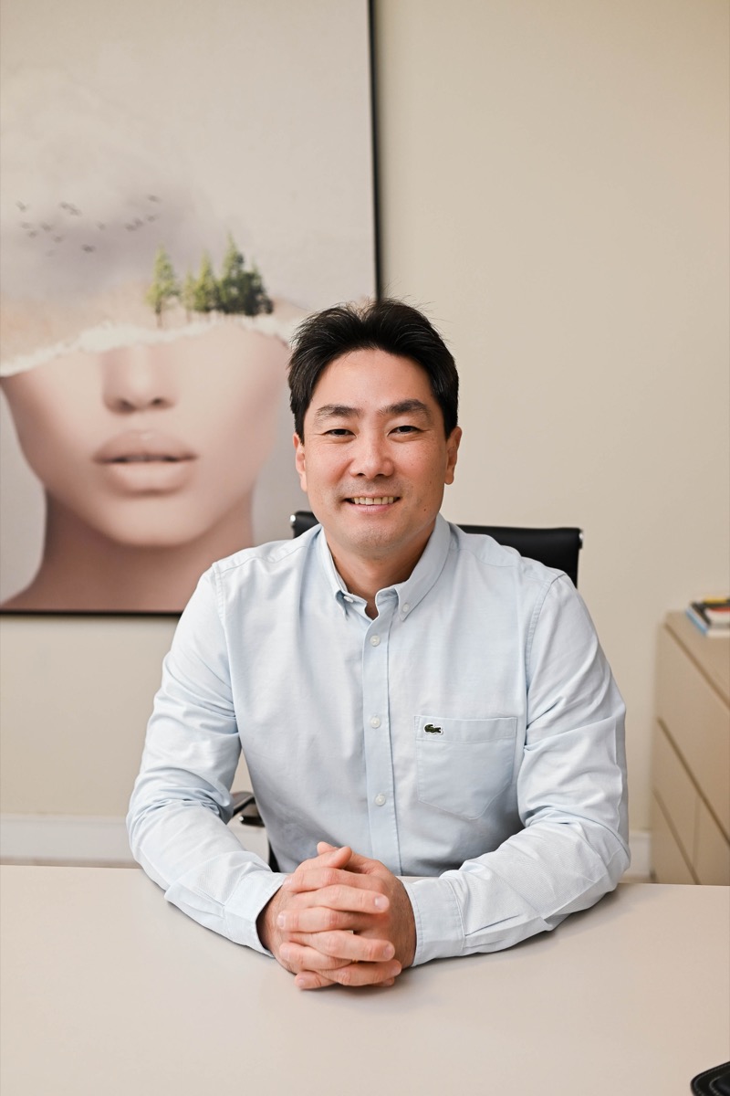 Dr. Fabiano Yaguchi — Cirurgião Plástico em Joinville