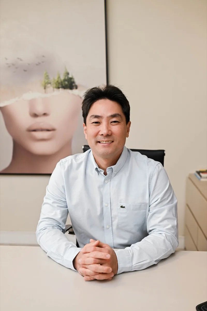 Dr. Fabiano Yaguchi — Cirurgião Plástico em Joinville