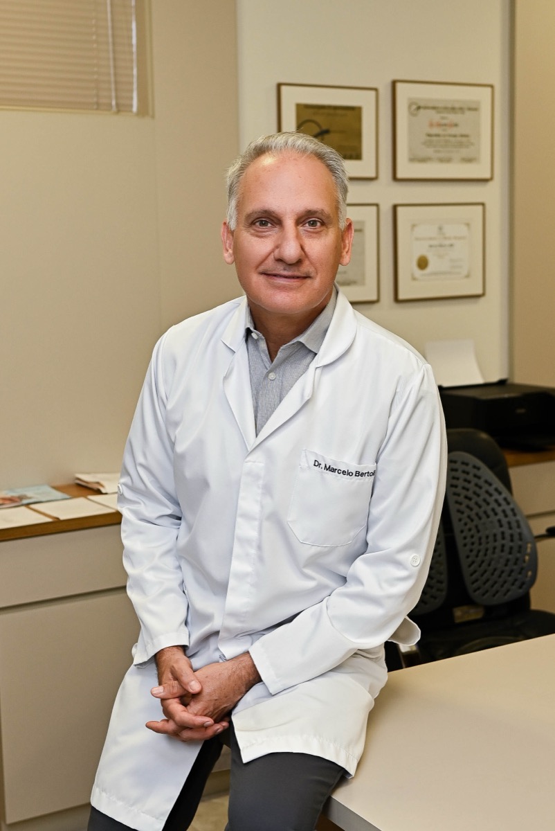 Dr. Marcelo Bertoli — Cirurgião Plástico em Joinville